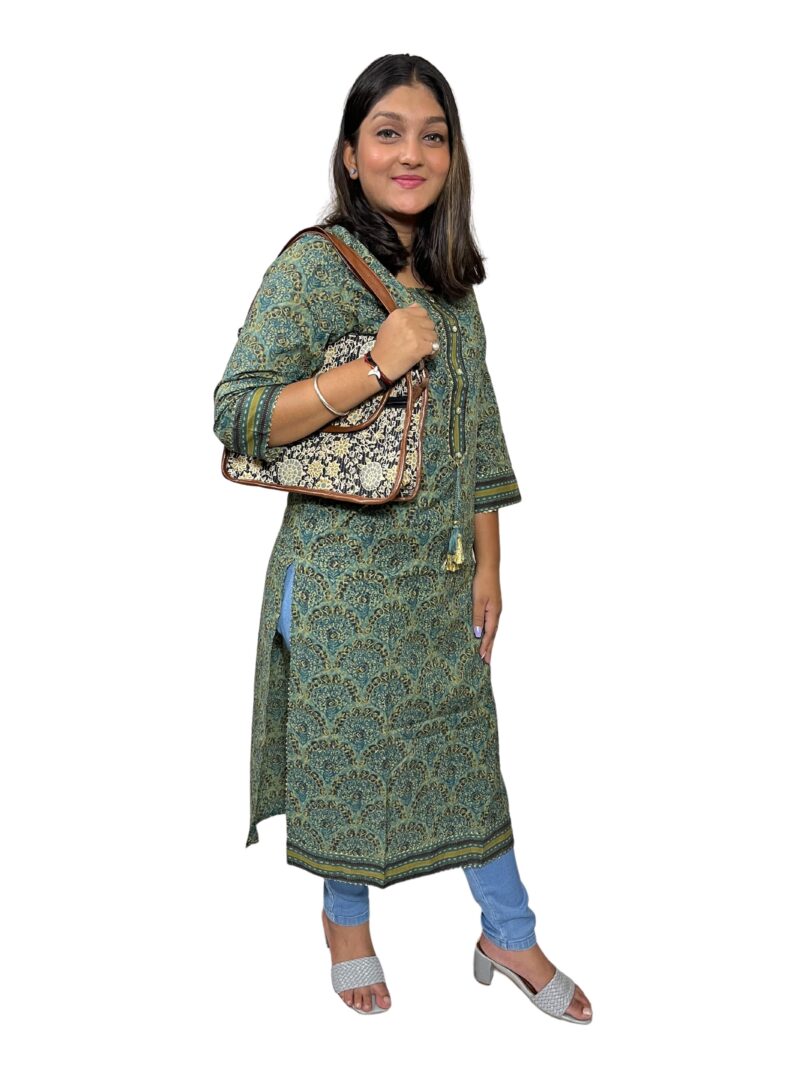 GREEN COTTON FLORAL PRINT STRAIGHT KURTA - Image 2